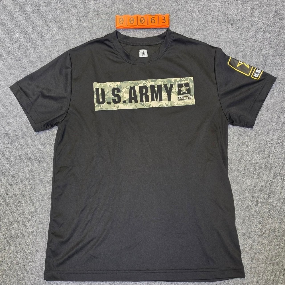 U.S. Army black t-shirt with camouflage graphic and star, size L